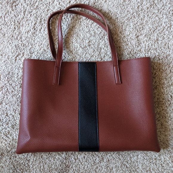 Vince Camuto Handbags - Vince camuto leather tote bag